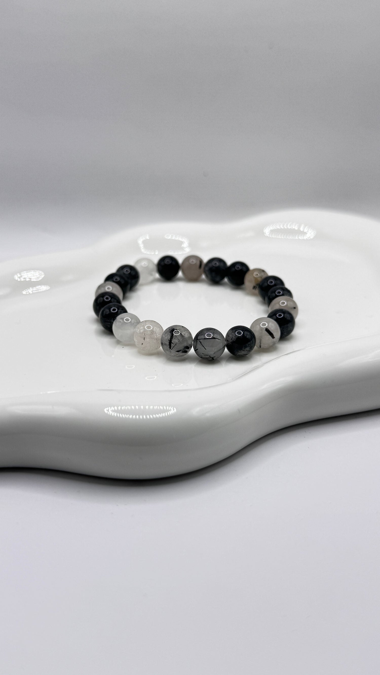 Black and white rhodonite – stone of healing &amp; balance