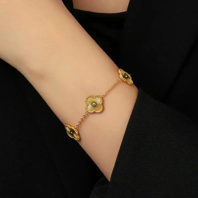 Fleur Charm - Gold Nezih